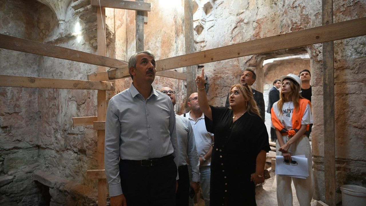 Edirne'de 15. yüzyıl Gazi Mihal Hamamı'nda restorasyon çalışmaları sürüyor