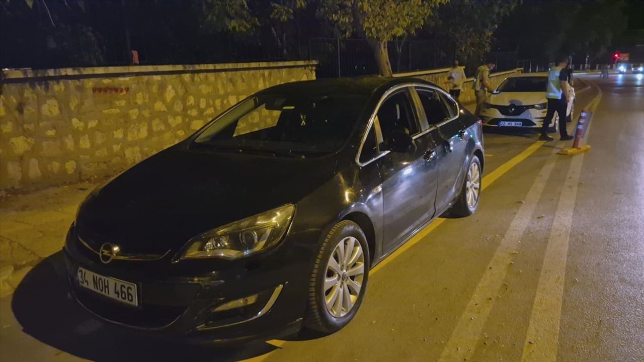 Edirne'de jandarmanın 'dur' ihtarına uymayan otomobilde 6 düzensiz göçmen yakalandı