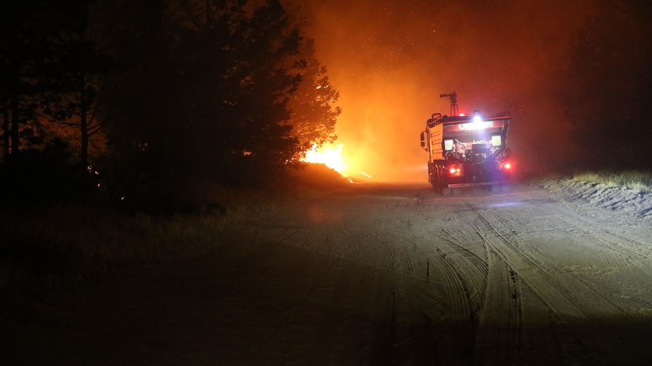 Edirne'de Orman Yangınına Müdahale Sürüyor