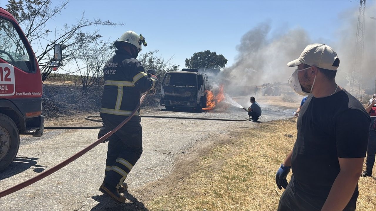 Edirne'de Seyir Halindeki Akaryakıt Tankerinde Yangın Çıktı