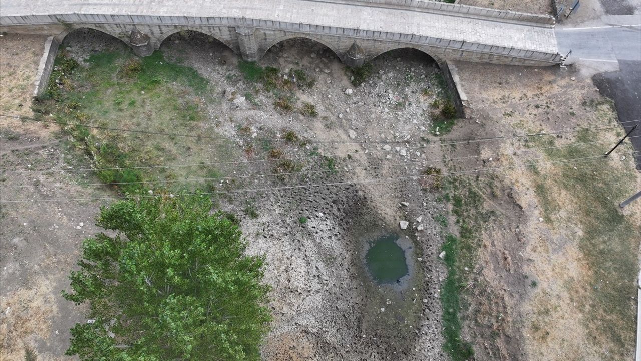 Edirne'de Tunca Nehri'nde Su Akışı Durdü: Kuraklık Etkileri Artıyor