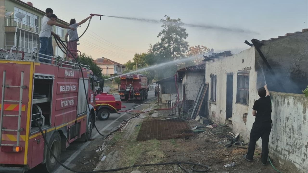 Edirne Havsa'da yangın: Hasköy'de bir ev kullanılamaz hale geldi, tamirhane ve metruk bina zarar gördü
