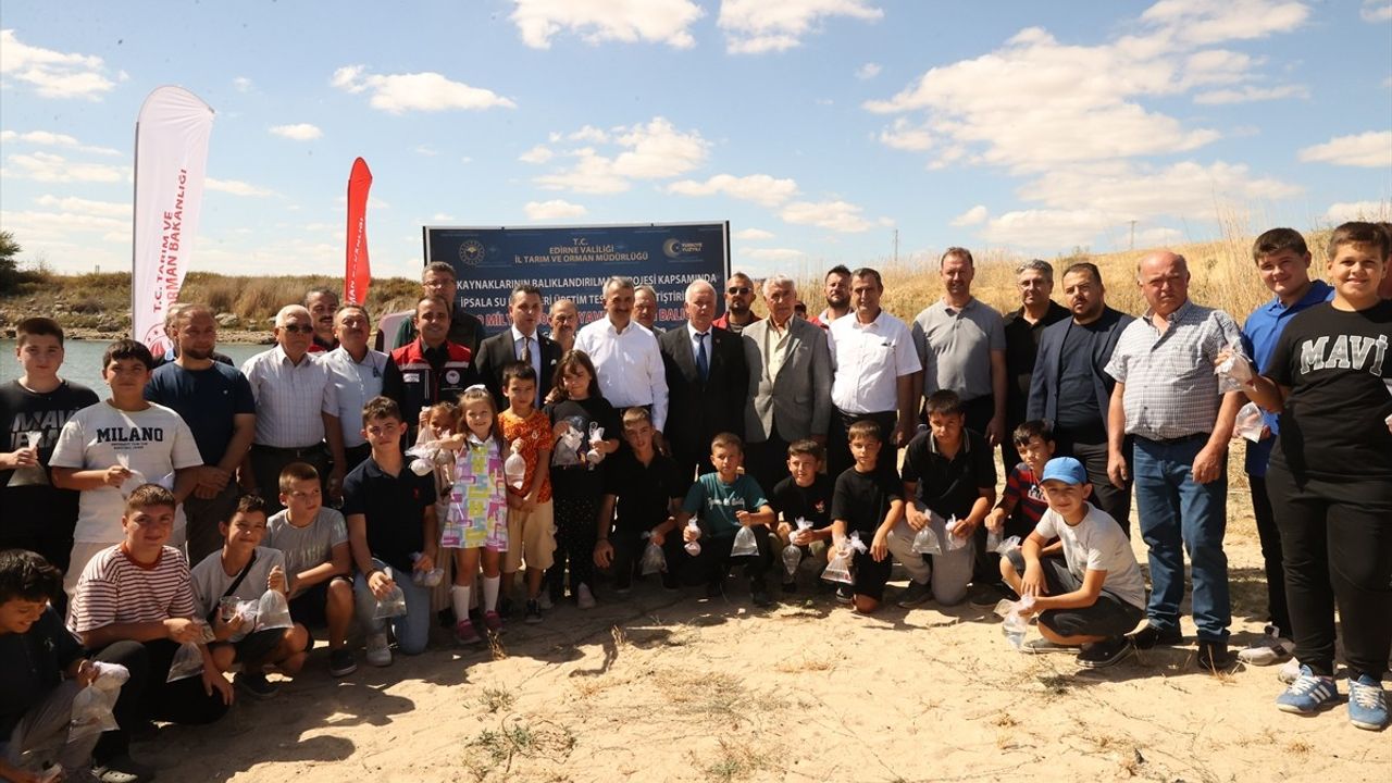 Edirne Osmanlı Köyü Göletine 30 Bin Pullu Sazan Yavrusu Bırakıldı