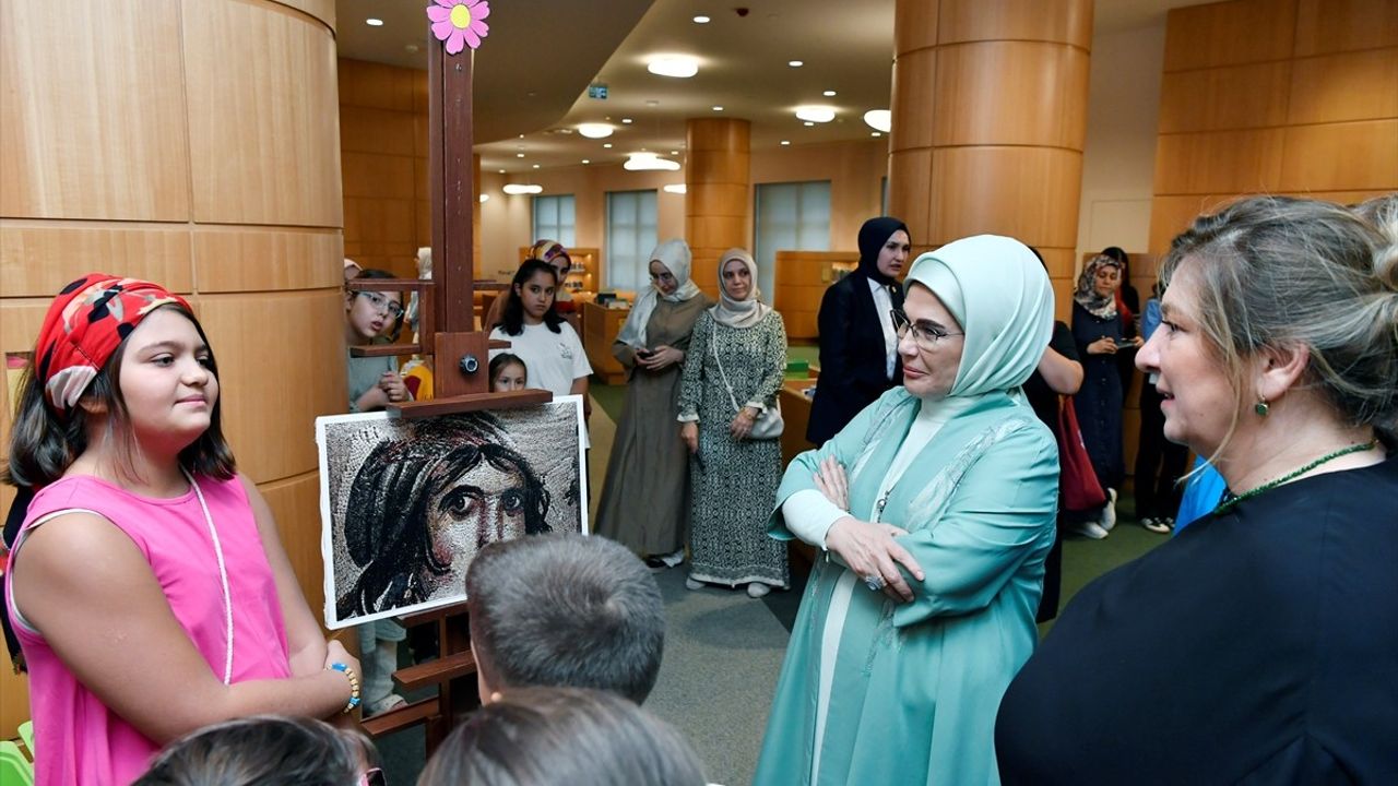 Emine Erdoğan, Gürcistan Cumhurbaşkanı Eşi Tamar Bagrationi ile Cumhurbaşkanlığı Millet Kütüphanesi'ni Ziyaret Etti