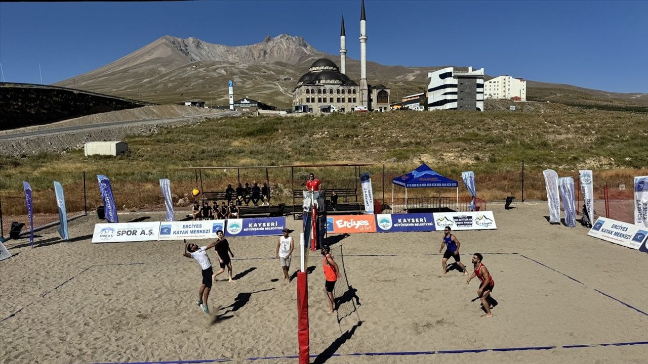 Erciyes'te "En Havalı Voleybol Turnuvası" başladı