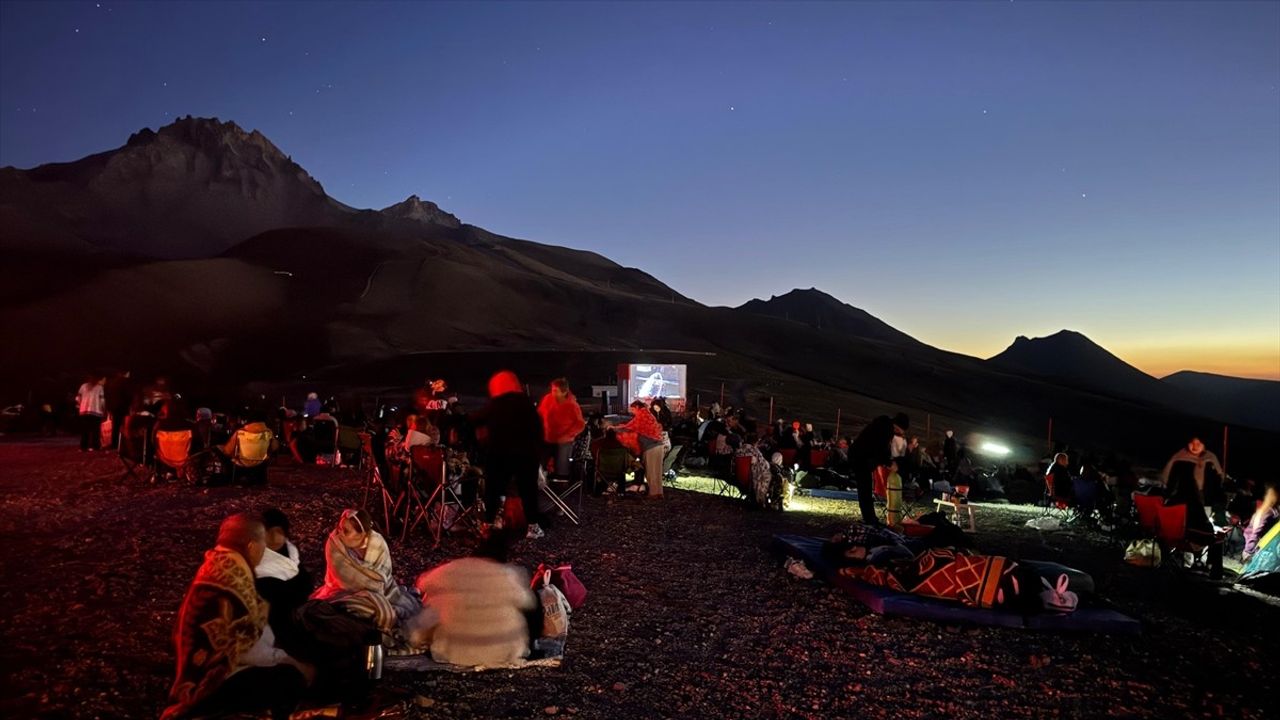 Erciyes'te Perseid meteor yağmuru izleme etkinliği düzenlendi