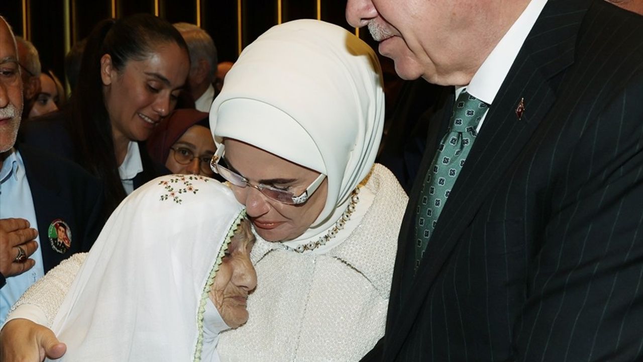 Erdoğan: Ecdadın mirasını güçlendirip gelecek kuşaklara emanet edeceğiz