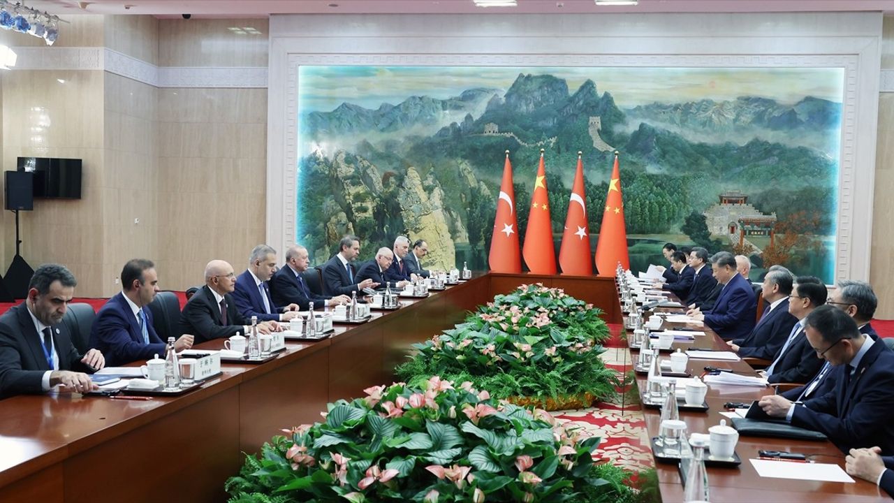 Erdoğan ile Şi Cinping Tiencin'de Görüştü: ŞİÖ 25. Zirvesi Marjındaki Temaslar Başladı