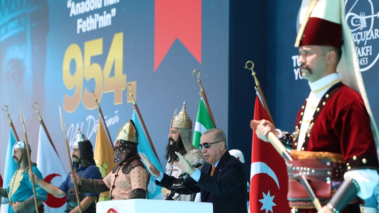Erdoğan: Malazgirt Zaferi'nin 954. yılı töreninde birlik, iman ve miras vurgusu
