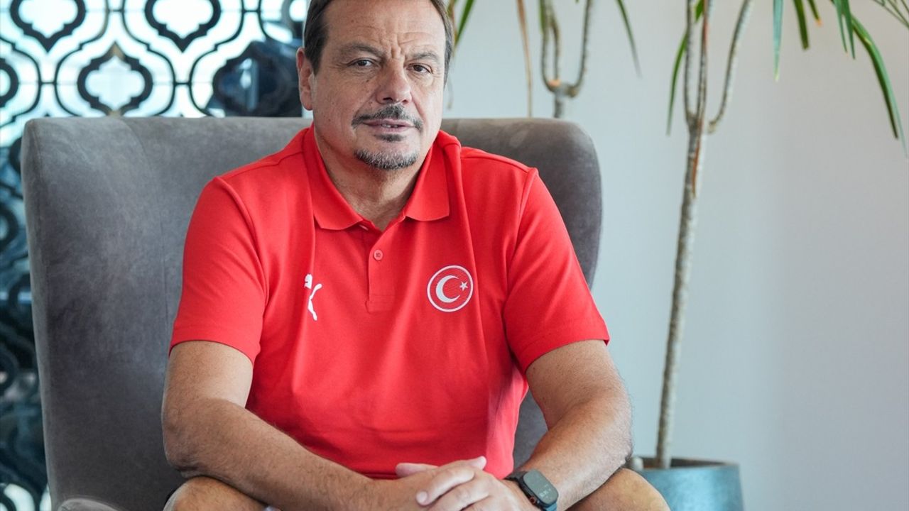 Ergin Ataman: EuroBasket 2025'te tek hedefimiz Türkiye'ye madalya kazandırmak