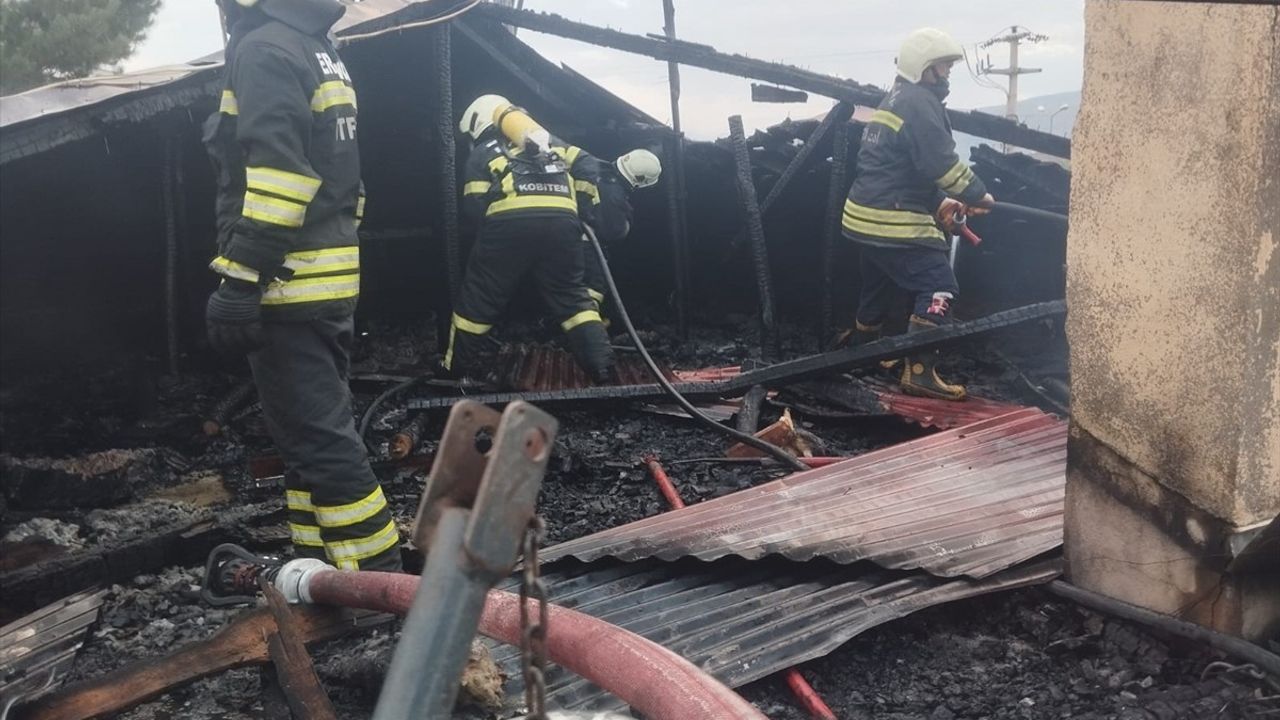 Erzincan'da Çatı Yangını Kontrol Altına Alındı