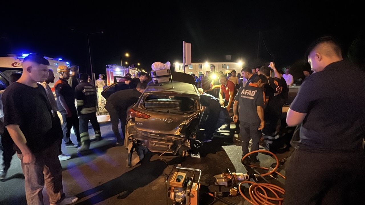 Erzincan'da zincirleme kaza: 3 araç çarpıştı, 1'i ağır 5 yaralı