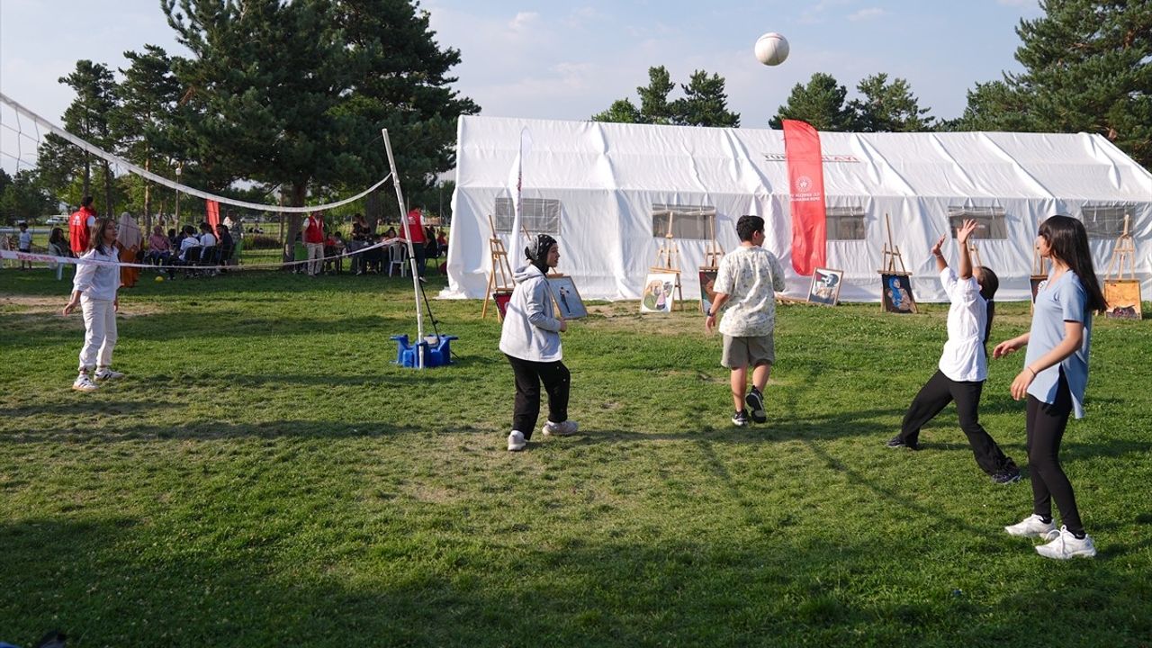 Erzurum'da 5 Bin Genç İçin 'Çadır Gençlik Merkezi' Açıldı