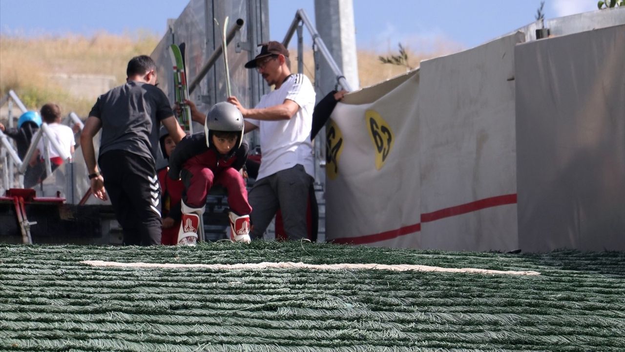 Erzurum'da Genç Kayakla Atlama Yetenekleri Gelişiyor