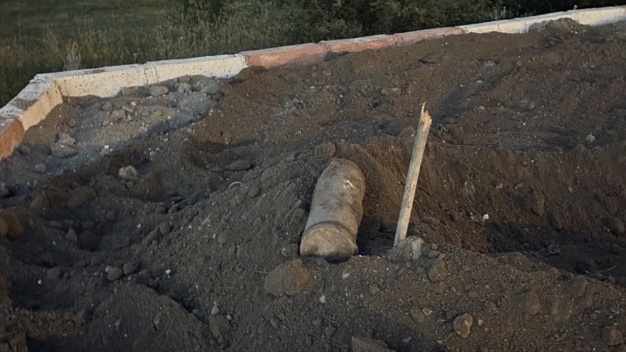 Erzurum'da Peyzaj Çalışmasında Patlamamış İki Top Mermisi Bulundu