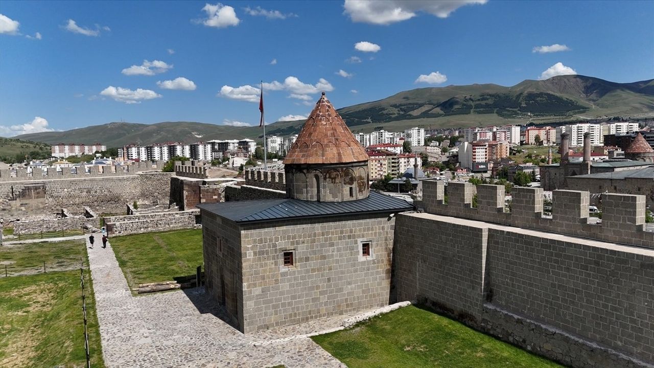 Erzurum Kalesi'ndeki Kale Mescidi'nde 9 Yıl Sonra Toplu Namaz