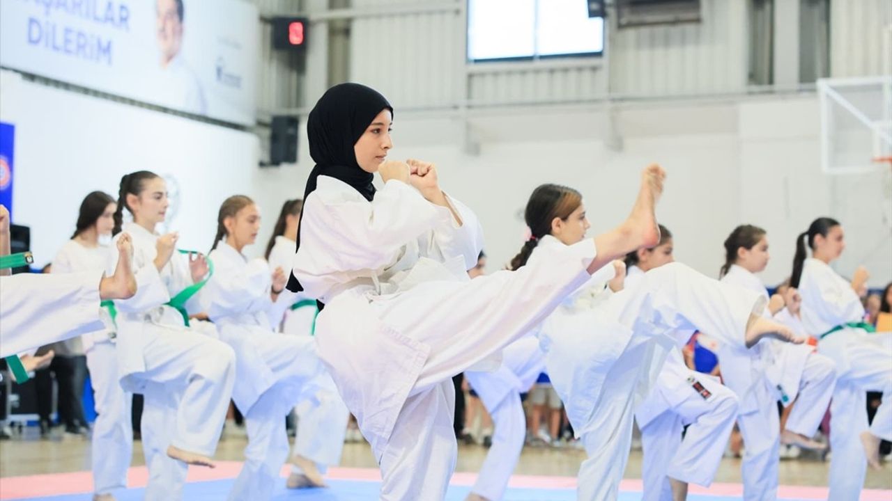 Esenler Yaz Spor Okulları Kapanış Programı Düzenlendi