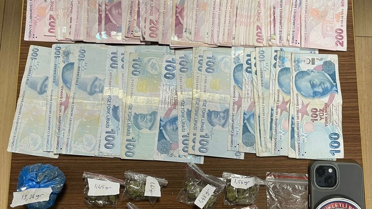 Esenyurt'ta Araçta Uyuşturucu Bulunan Sürücü Tutuklandı