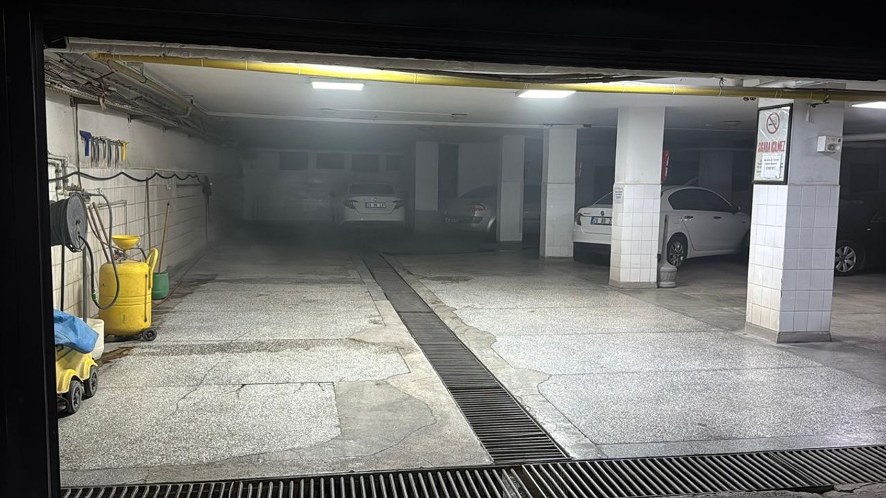 Eskişehir Büyükşehir Belediyesi binasında bodrum kat dumanı tahliye edildi