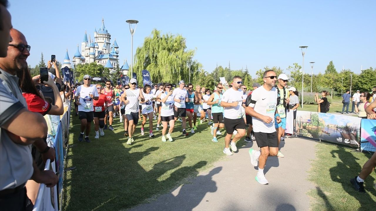 ETİ Lifalif 6. Uluslararası Eskişehir Yarı Maratonu ve Spor Festivali Başladı