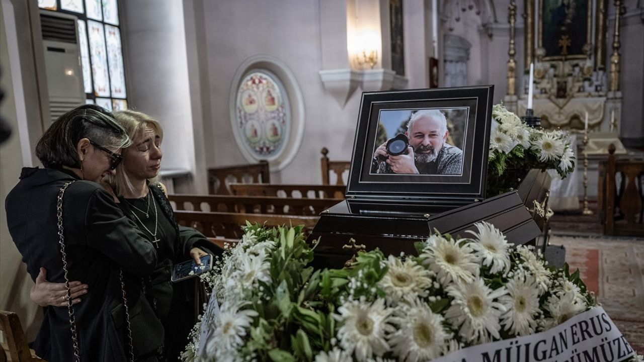 Foto muhabiri Garbis Loris Özatay son yolculuğuna uğurlandı