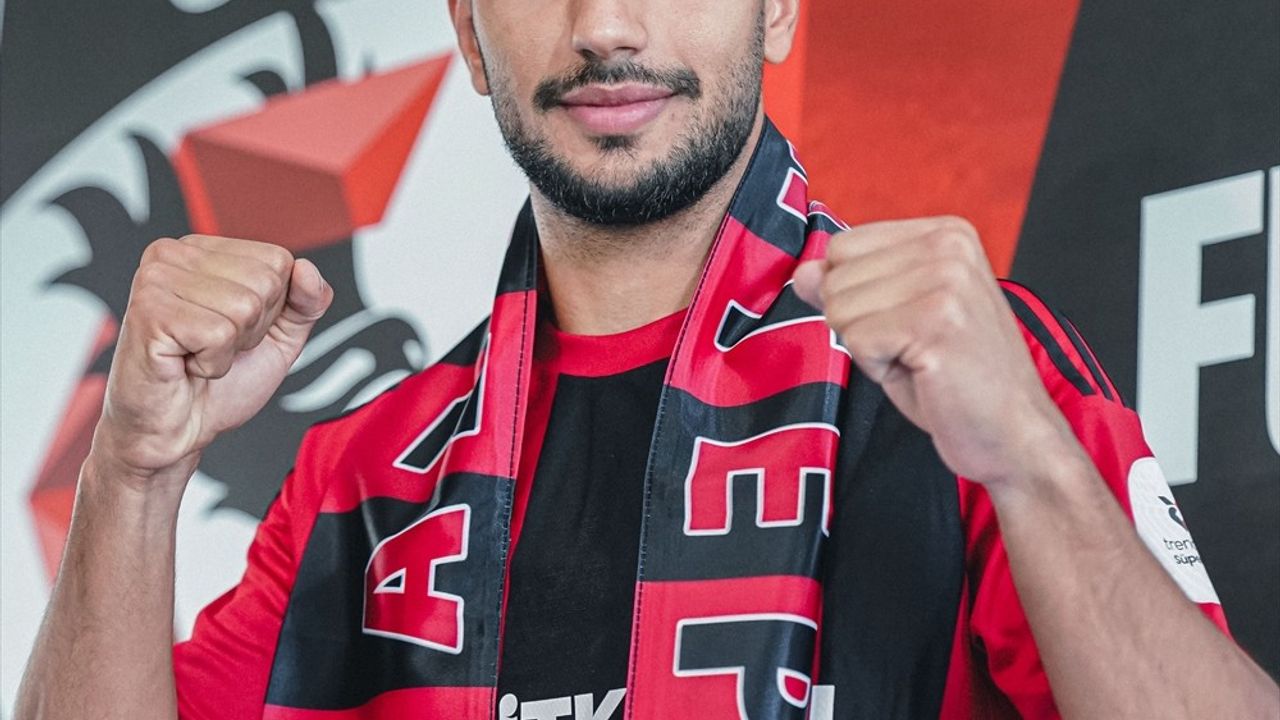 Gaziantep FK, Melih Kabasakal ile 2+1 yıllık sözleşme imzaladı