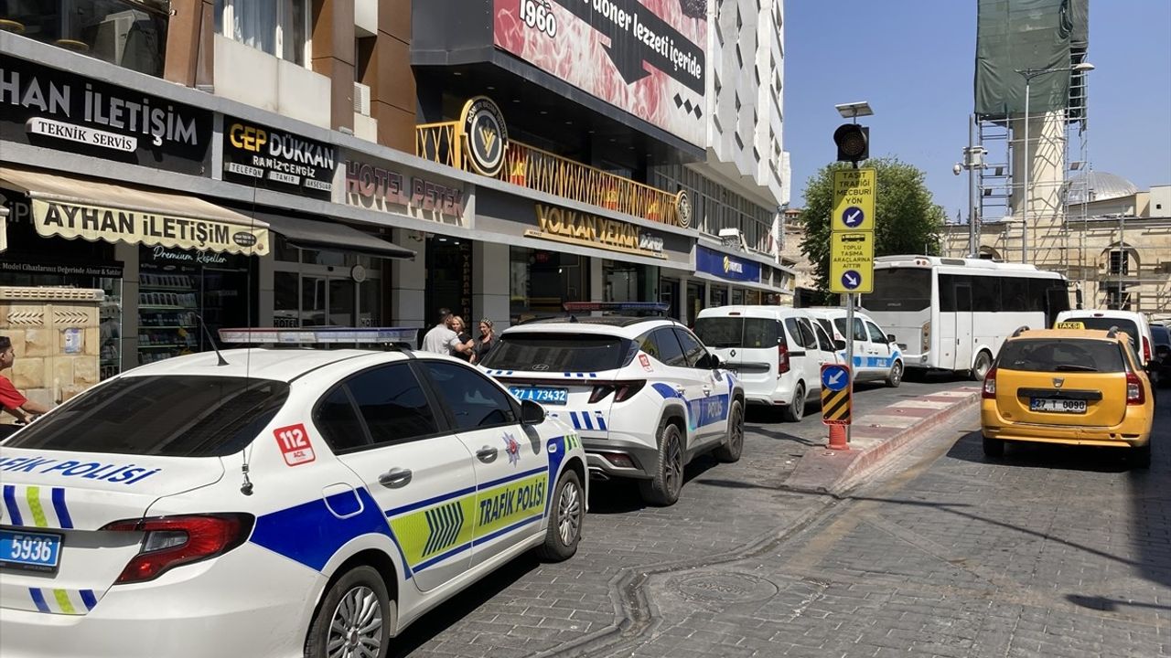 Gaziantep merkezinde cep telefonu satıcılarına yönelik kaçakçılık operasyonu: 33 ekip, yaklaşık 100 personel görevde