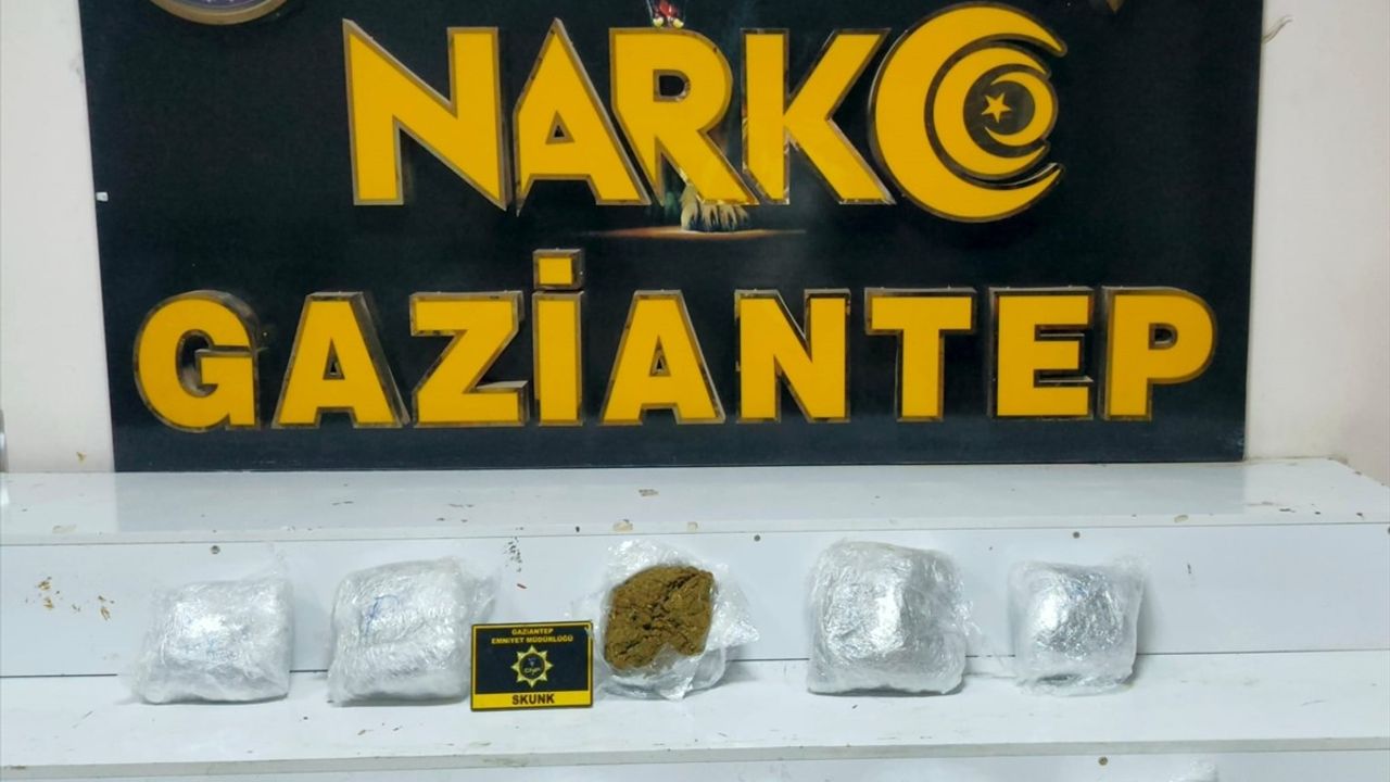 Gaziantep'te Bir Otomobilde 5 Kilo 400 Gram Uyuşturucu Ele Geçirildi