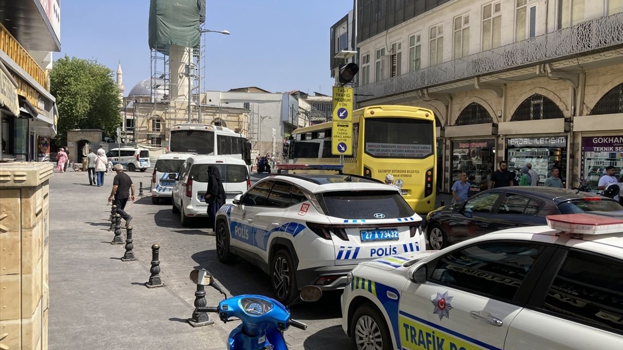 Gaziantep'te cep telefonu satıcılarına düzenlenen operasyonda 65 kaçak telefon ele geçirildi