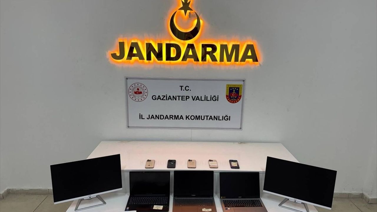 Gaziantep'te resmi belgede sahtecilik iddiasıyla 3 zanlı gözaltına alındı