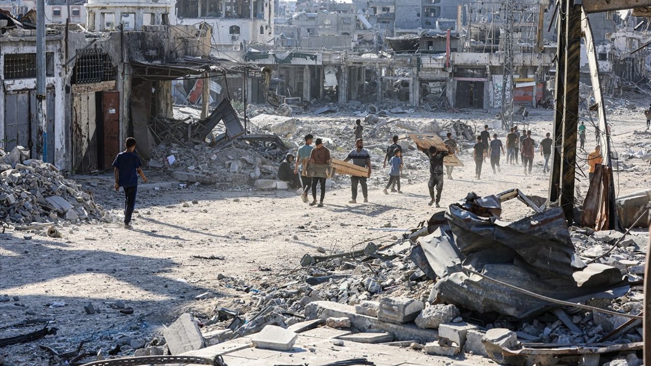 Gazze Şeridi'ndeki Şucaiyye Mahallesi'nde Saldırılar Sonrası Yıkım: Bir Tanıklık