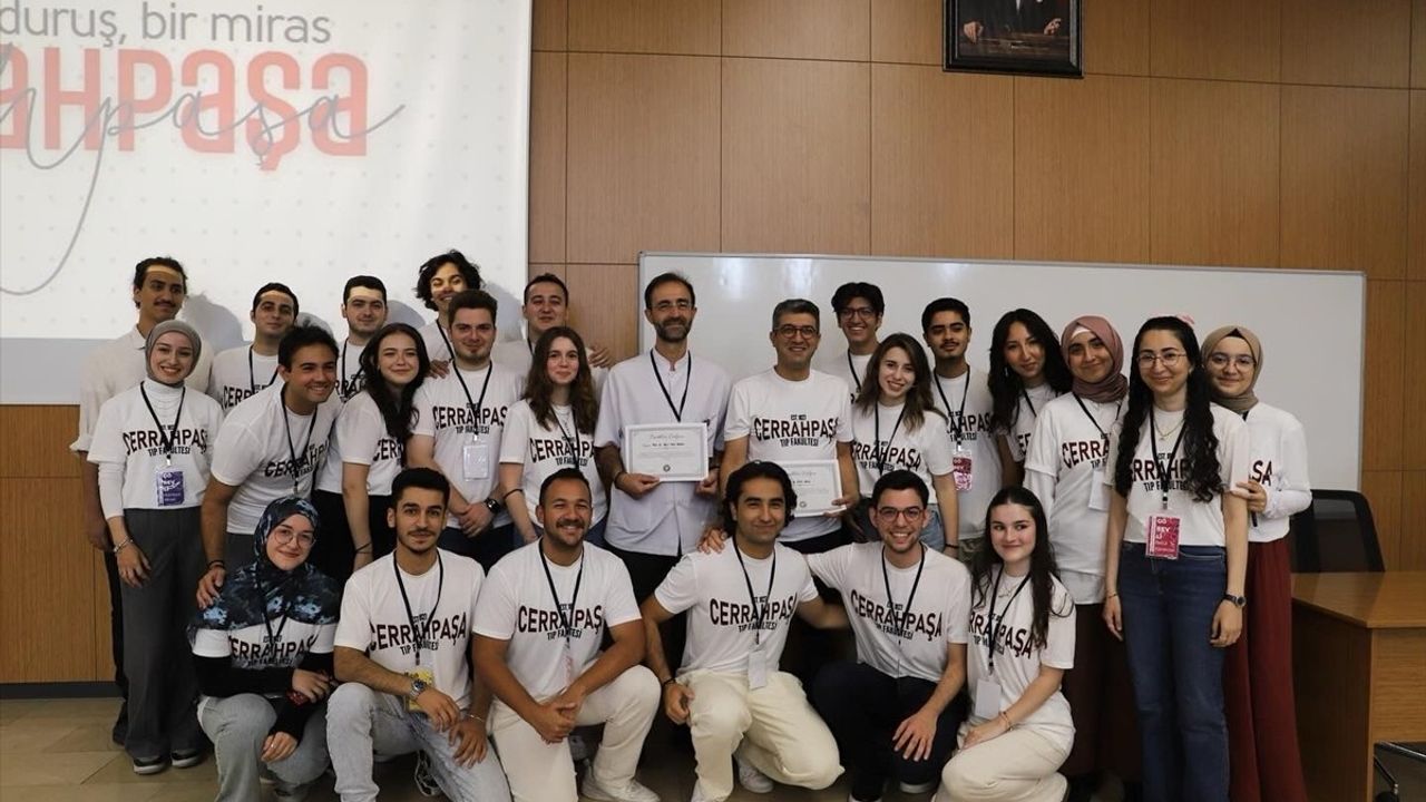 Geleceğin Hekimleri 'Bir Günlüğüne Cerrahpaşalı Olmak' Etkinliğinde Buluştu