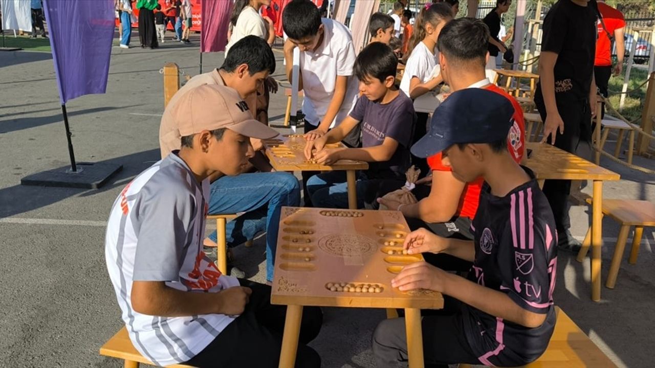 Geleneksel Oyunlar Tırı Şırnak'ta: Çocuklar Unutulmaya Yüz Tutan Oyunlarla Buluştu