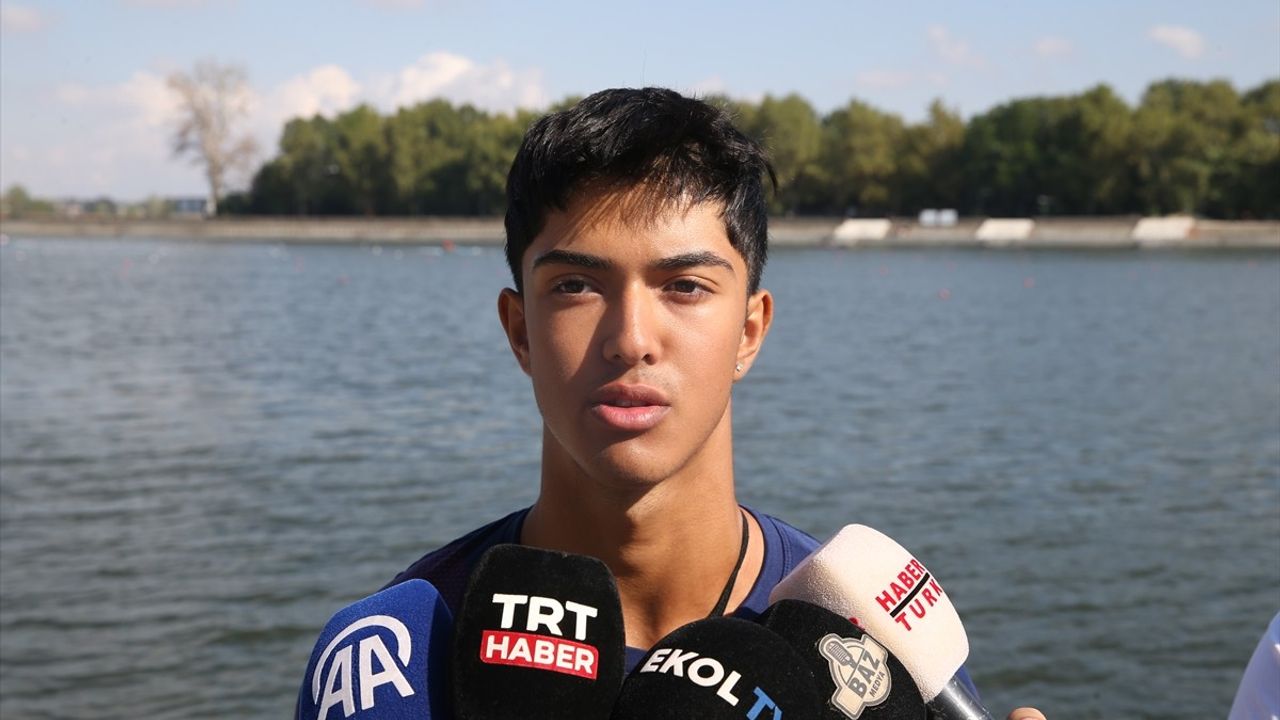 Genç kürekçiler Meriç Nehri'nde Gençler Türkiye Şampiyonası'na hazırlanıyor