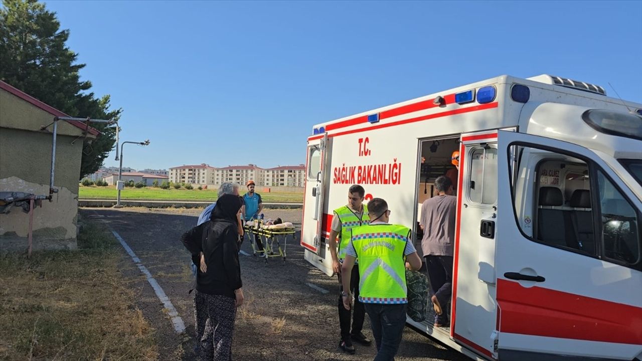 Genç'te gıda zehirlenmesi şüphesi: 4 kişi askeri helikopterle hastaneye kaldırıldı