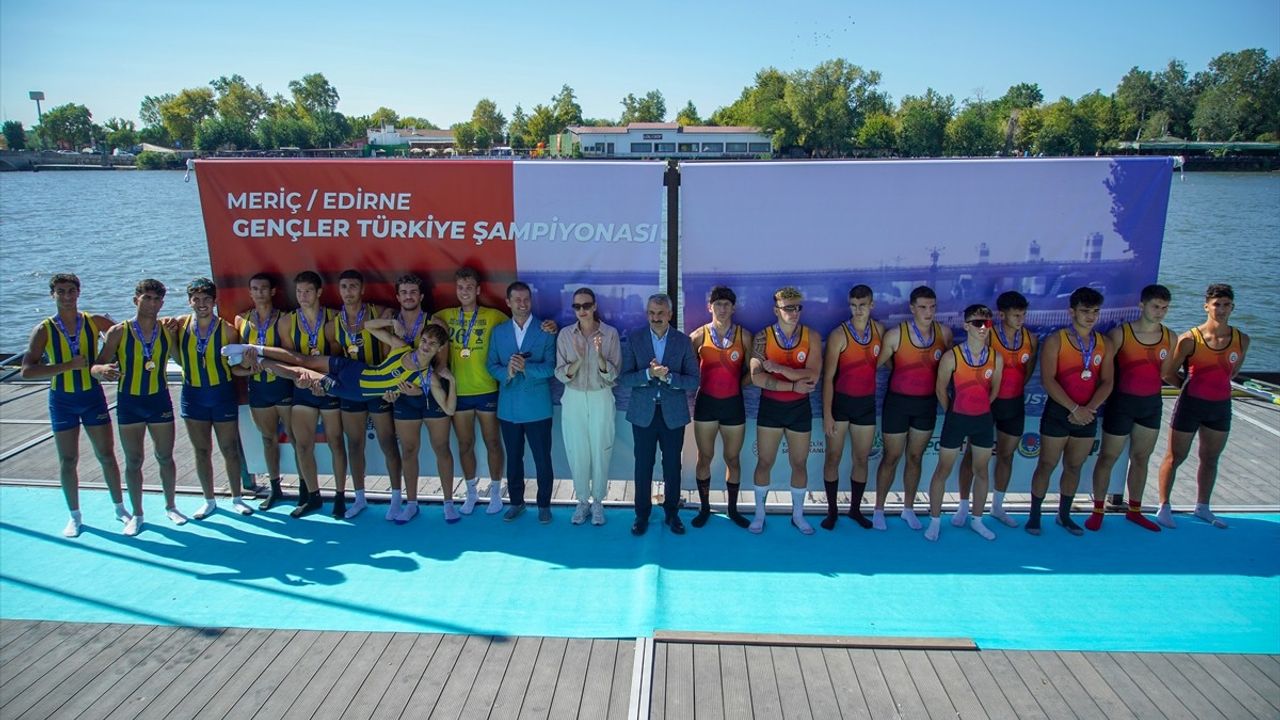 Gençler Türkiye Kürek Şampiyonası Edirne'de sona erdi