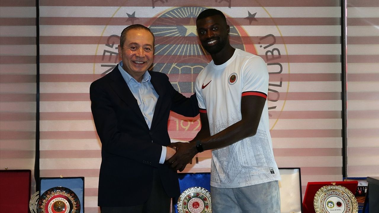 Gençlerbirliği, Senegalli Forvet M'Baye Niang ile 2 Yıllık Sözleşme İmzaladı