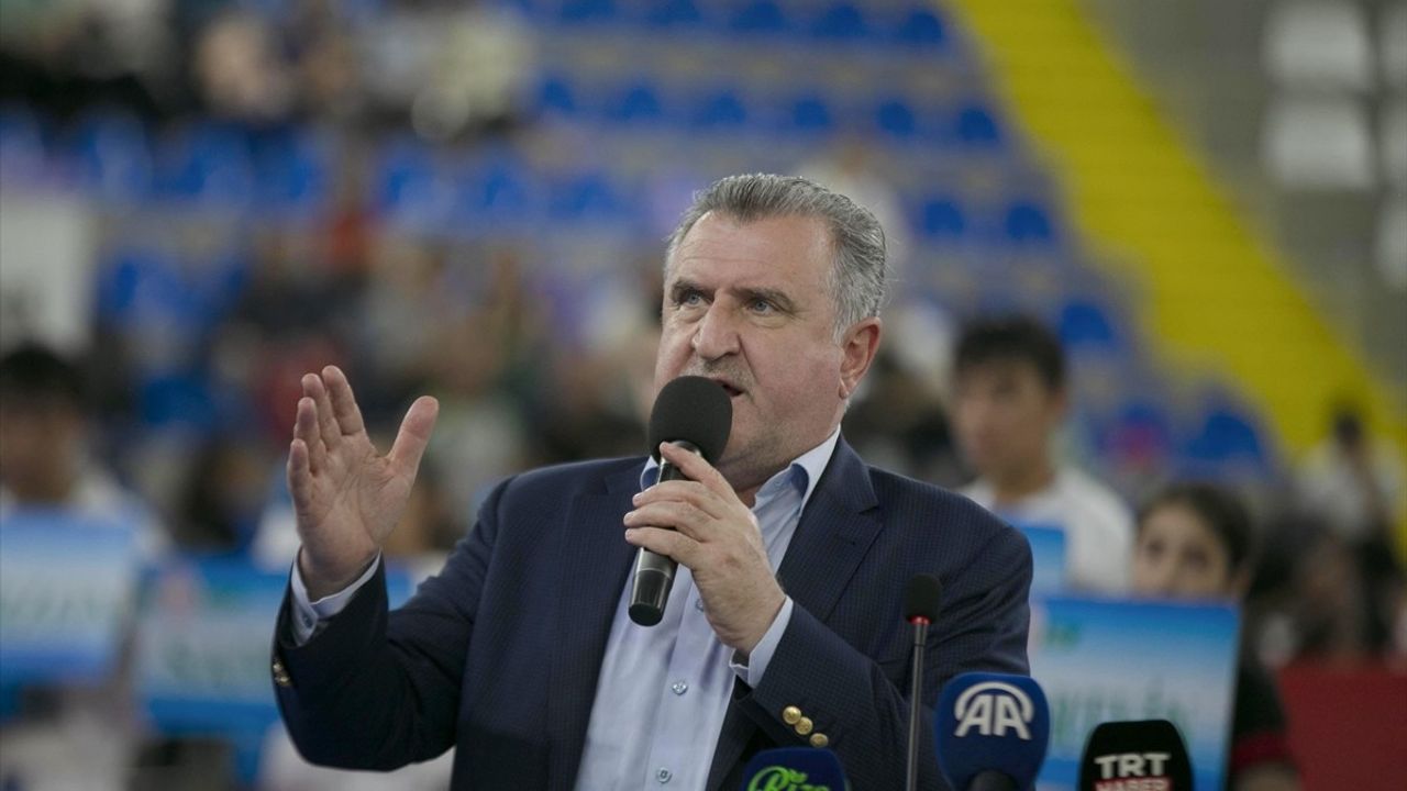 Gençlik ve Spor Bakanı Osman Aşkın Bak, Karate Şampiyonası Açılışında Sporun Önemine Dikkat Çekti