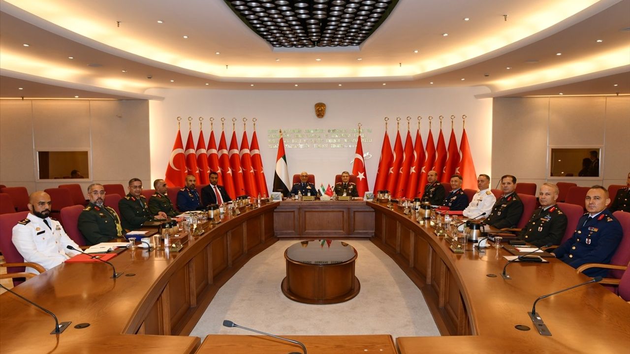 Genelkurmay Başkanı Bayraktaroğlu, BAE Genelkurmay Başkanı Al Mazrouei'yi Ankara'da karşıladı