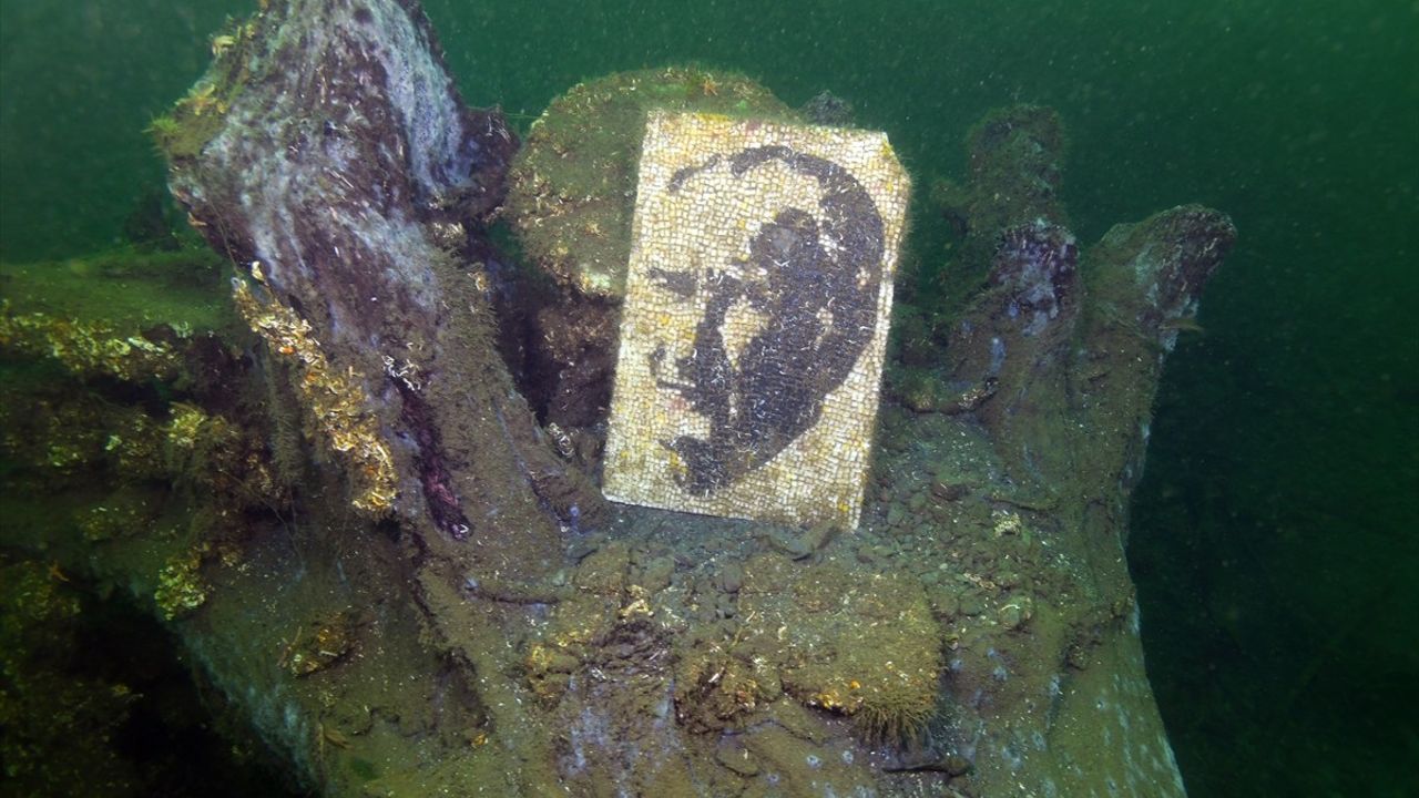 Gölcük'te 17 Ağustos 1999'un 'batık şehri' deniz dibindeki izleri görüntülendi
