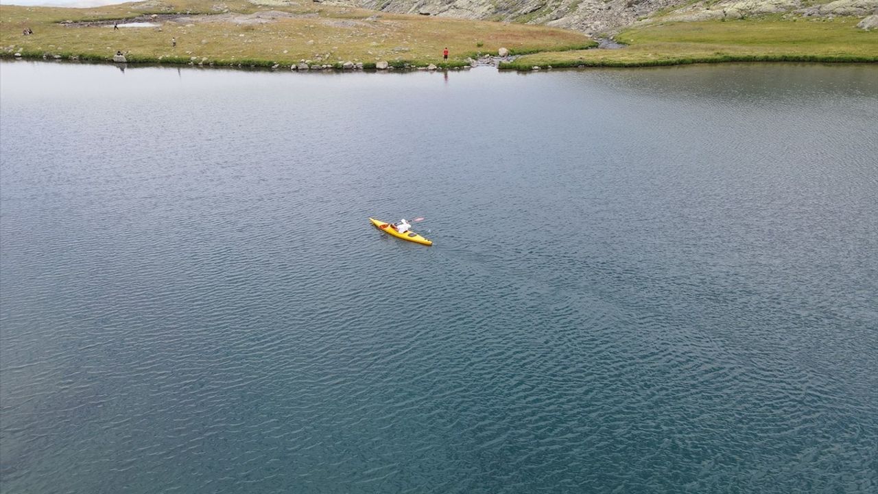 Gümüşhane'deki Artabel Gölleri'nde Kano Etkinliği