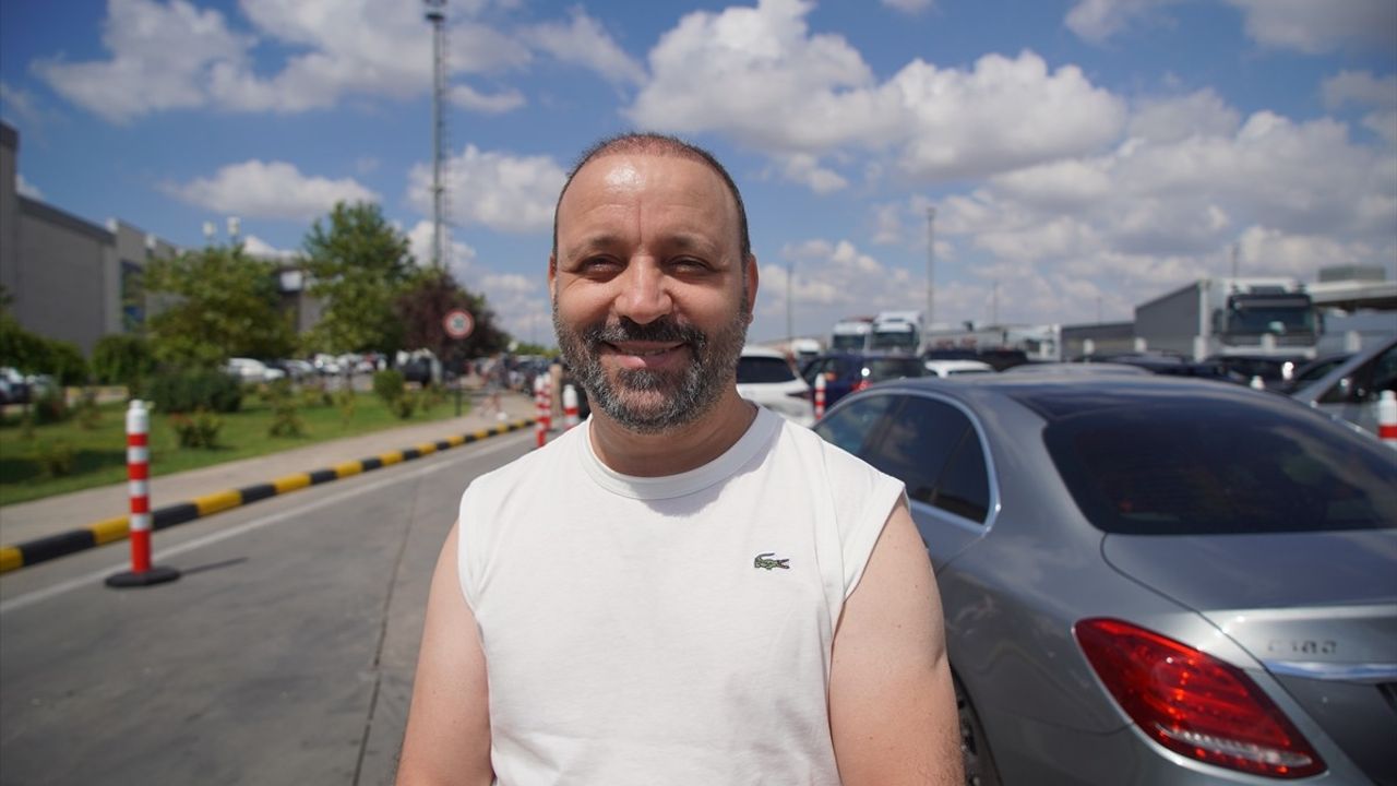 Gurbetçiler tatil sonrası ülkelerine buruk dönüyor: Kapıkule'de veda anları