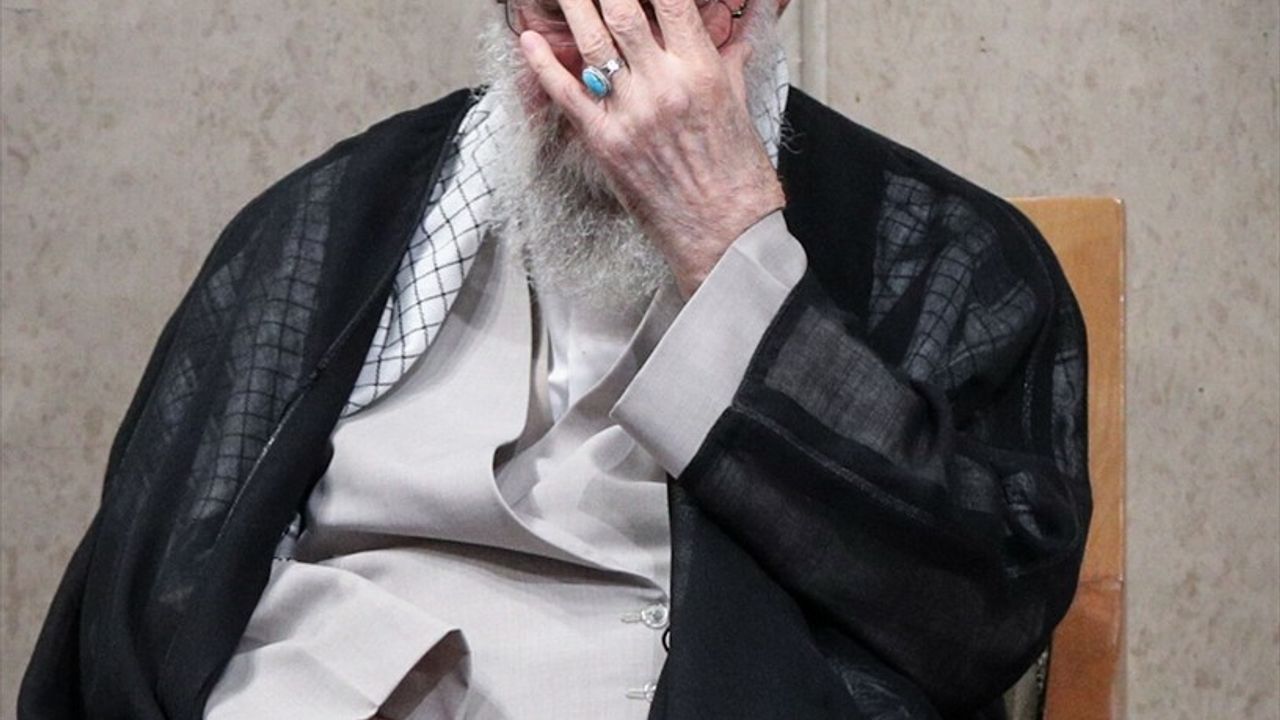 Hamaney: ABD ile Sorunlar 'Çözümsüz'; Ulusal Birlik ve Cumhurbaşkanı'na Destek Çağrısı