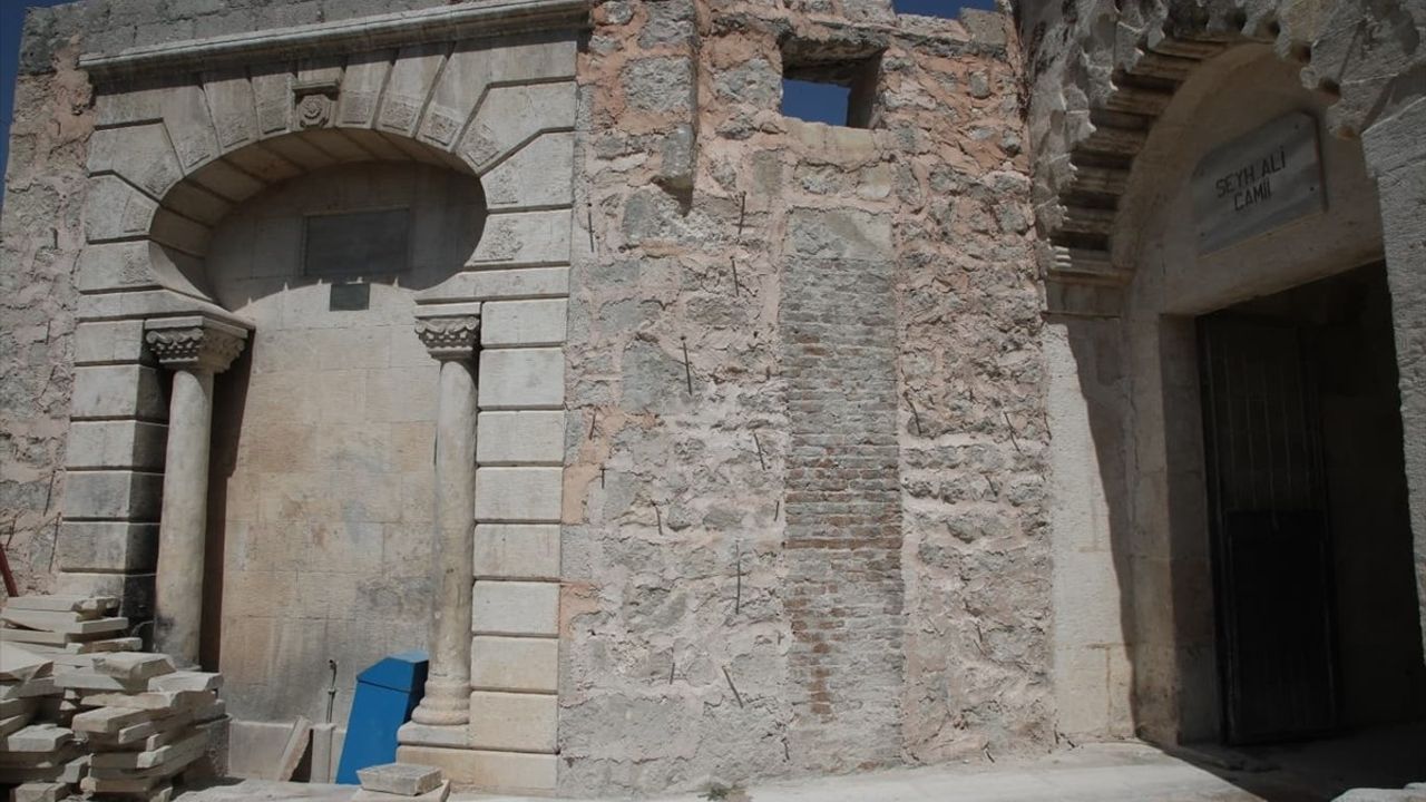 Hatay'da 1571 tarihli Şeyh Ali Camisi'nin deprem sonrası restorasyonu sürüyor