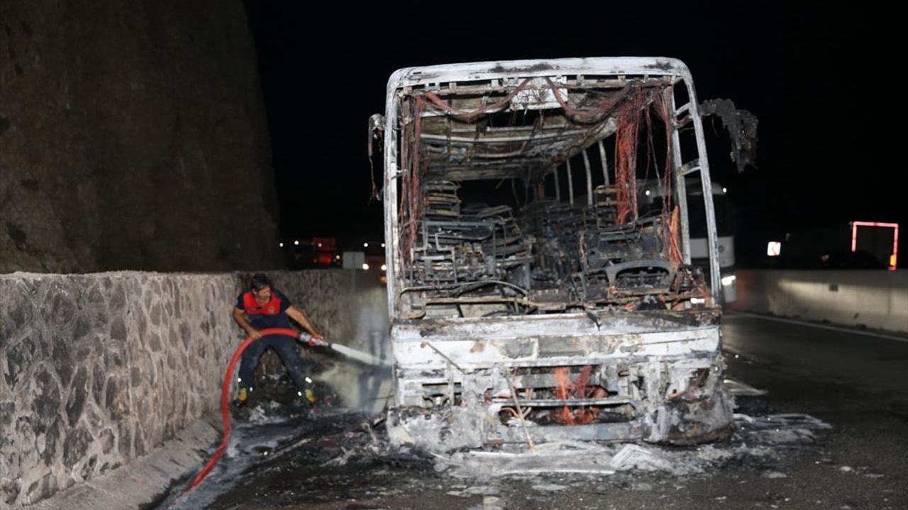 Hatay'da Yolcu Otobüsünde Yangın Çıktı: Olayın Detayları