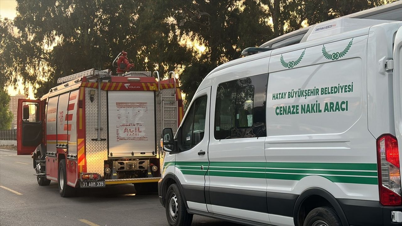 Hatay İskenderun'da trafik kazası: Otobüsün altında kalan kişi hayatını kaybetti