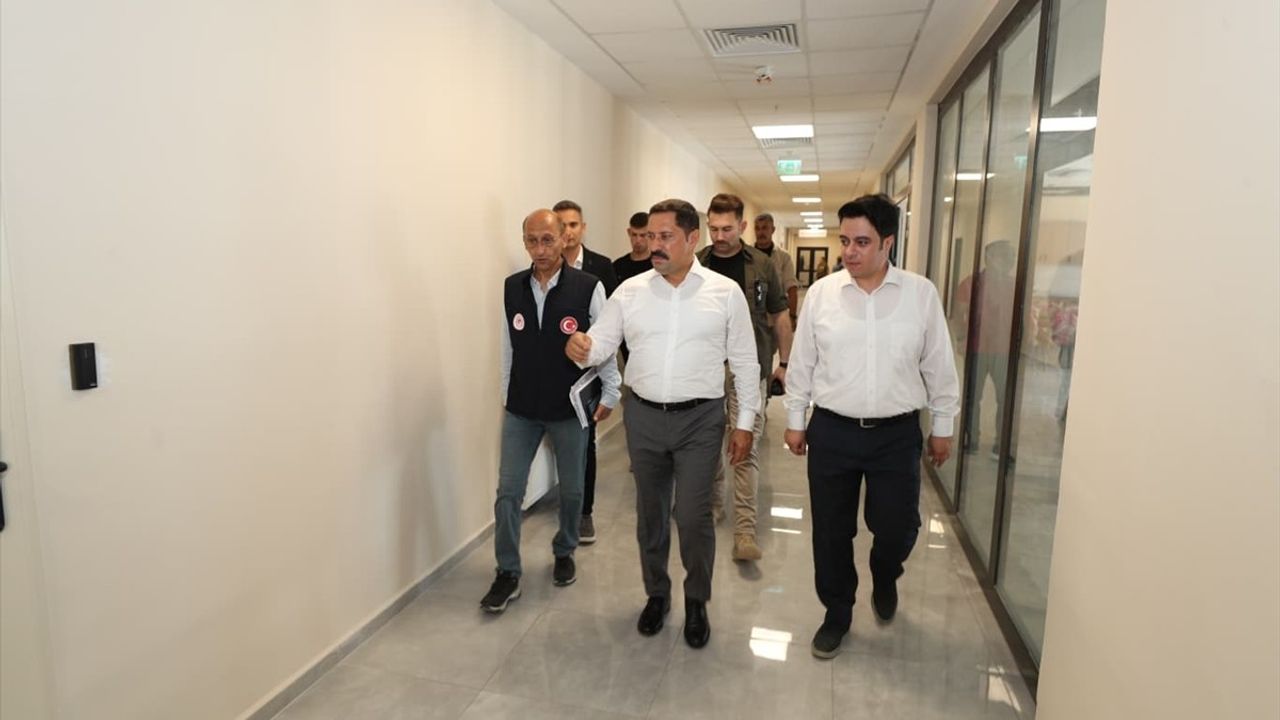 Hatay Valisi Masatlı Samandağ Hükümet Konağı'nı İnceledi