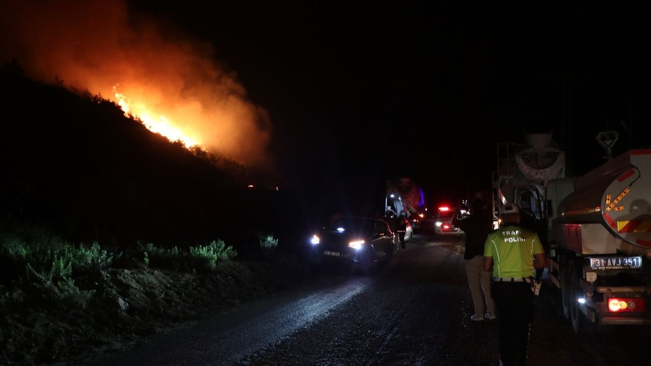 Hatay Yayladağı'nda Dağdüzü Mahallesi'nde orman yangını: Müdahale sürüyor