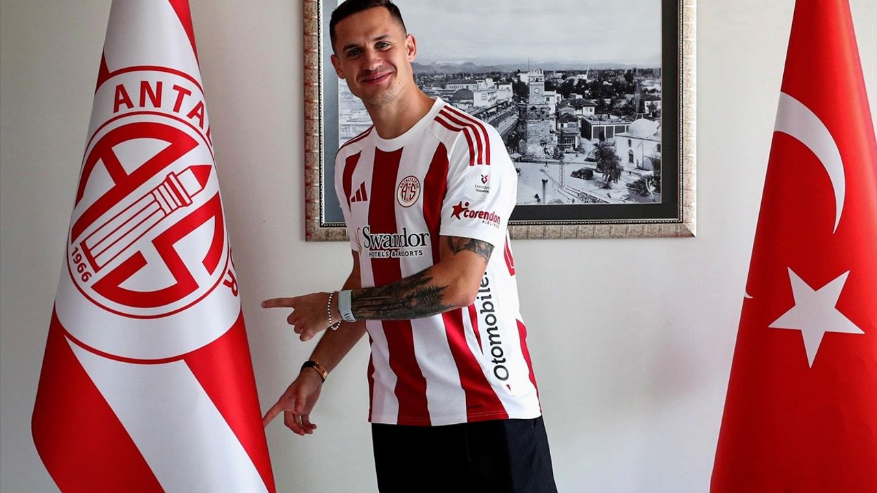 Hesap.com Antalyaspor, Dario Saric'i Palermo'dan 2+1 yıllık sözleşmeyle kadrosuna kattı