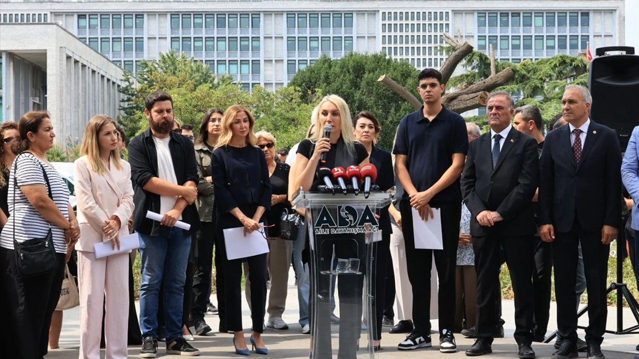 İBB Yolsuzluk Soruşturmaları: Tutuklananların Yakınları Basın Açıklaması Yaptı